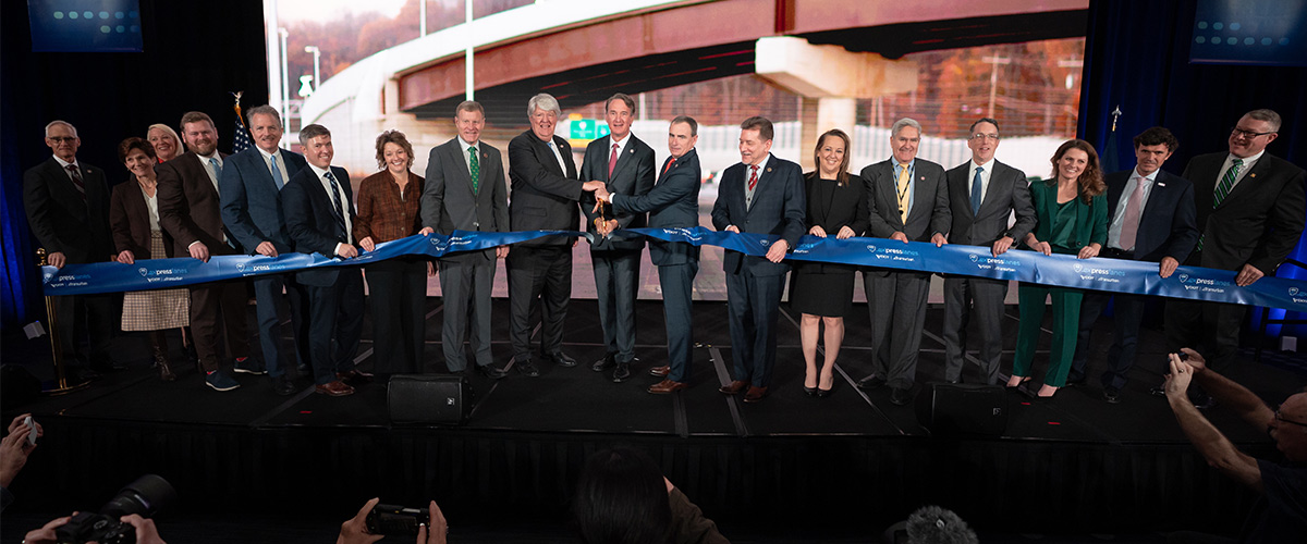 Transurban team members open the 495 Express Lanes Northern Extension alongside Virginia Governor Glenn Youngkin, Virginia Department of Transportation (VDOT) leaders and regional elected officials.